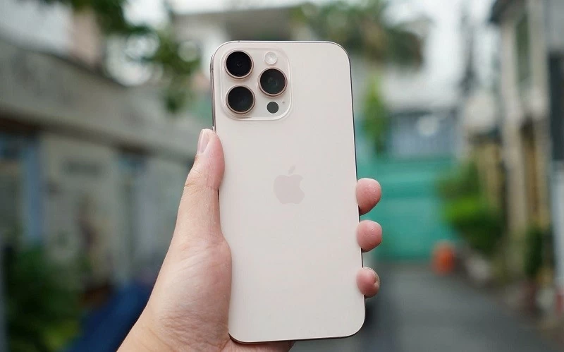 Cận cảnh iPhone 16 Pro Max xách tay về Việt Nam, giá 79 triệu đồng Cận cảnh iPhone 16 Pro Max xách tay về Việt Nam, giá 79 triệu đồng