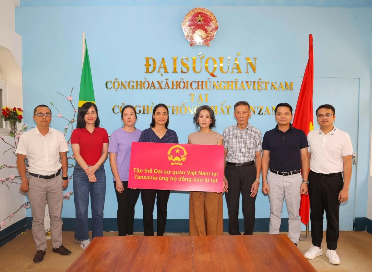 Đại sứ quán Việt Nam tại Tanzania chung tay cùng doanh nghiệp, cộng đồng ủng hộ đồng bào bị thiệt hại do cơn bão Yagi Đại sứ quán Việt Nam tại Tanzania chung tay cùng doanh nghiệp, cộng đồng ủng hộ đồng bào bị thiệt hại do cơn bão Yagi