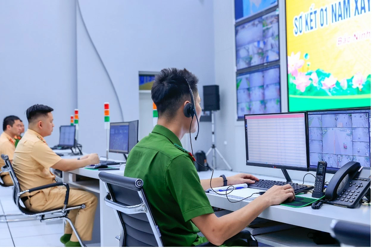 Trung tâm Thông tin chỉ huy Công an tỉnh Bắc Ninh do Tổng công ty Công nghệ - Viễn thông Toàn cầu (Gtel), doanh nghiệp trực tiếp phục vụ quốc phòng, an ninh của Bộ Công an, phối hợp với các đơn vị nghiệp vụ của Bộ Công an, Công an tỉnh Bắc Ninh, nghiên cứu phát triển và làm chủ công nghệ. (Nguồn: VGP) Trung tâm Thông tin chỉ huy Công an tỉnh Bắc Ninh do Tổng công ty Công nghệ - Viễn thông Toàn cầu (Gtel), doanh nghiệp trực tiếp phục vụ quốc phòng, an ninh của Bộ Công an, phối hợp với các đơn vị nghiệp vụ của Bộ Công an, Công an tỉnh Bắc Ninh, nghiên cứu phát triển và làm chủ công nghệ. (Nguồn: VGP)