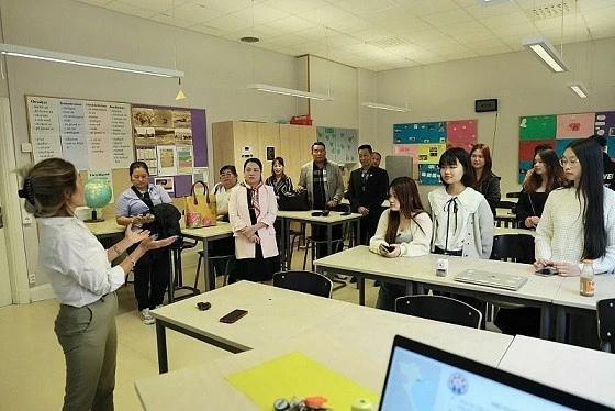 Lớp học tiếng Việt ở vùng Östergötland, Thụy Điển Lớp học tiếng Việt ở vùng Östergötland, Thụy Điển