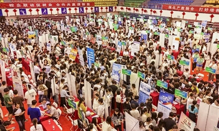 Thanh niên Trung Quốc chật vật giữa bối cảnh triển vọng việc làm u ám, tỷ lệ thất nghiệp cao đáng báo động Thanh niên Trung Quốc chật vật giữa bối cảnh triển vọng việc làm u ám, tỷ lệ thất nghiệp cao đáng báo động