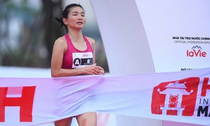 Nguyễn Thị Oanh xuất sắc phá kỷ lục tại giải Marathon quốc tế Hà Nội Techcombank mùa thứ 3 Nguyễn Thị Oanh xuất sắc phá kỷ lục tại giải Marathon quốc tế Hà Nội Techcombank mùa thứ 3