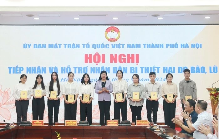 Hà Nội hỗ trợ 628 sinh viên các tỉnh phía bị ảnh hưởng bởi bão Yagi đang học tập tại Thủ đô Hà Nội hỗ trợ 628 sinh viên các tỉnh phía bị ảnh hưởng bởi bão Yagi đang học tập tại Thủ đô