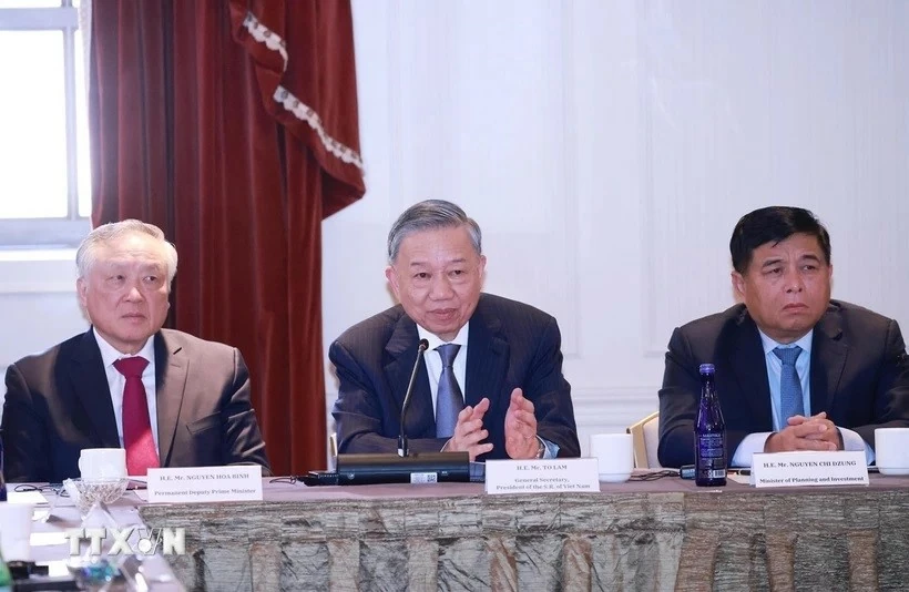 Tổng Bí thư, Chủ tịch nước Tô Lâm phát biểu tại Tọa đàm Tăng cường hợp tác Việt Nam-Hoa Kỳ trong phát triển ngành công nghiệp bán dẫn và trí tuệ nhân tạo. Tổng Bí thư, Chủ tịch nước Tô Lâm phát biểu tại Tọa đàm Tăng cường hợp tác Việt Nam-Hoa Kỳ trong phát triển ngành công nghiệp bán dẫn và trí tuệ nhân tạo.