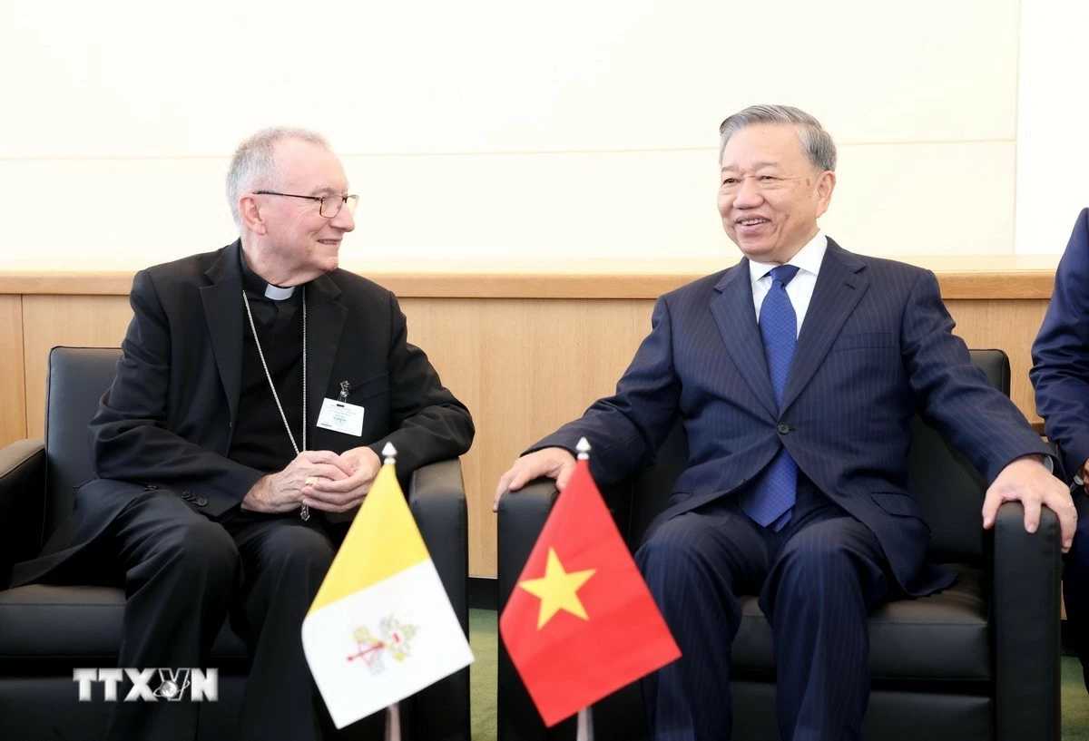 Tổng Bí thư, Chủ tịch nước Tô Lâm gặp Thủ tướng Tòa thánh Vatican, Hồng y Pietro Parolin. (Nguồn: TTXVN) Tổng Bí thư, Chủ tịch nước Tô Lâm gặp Thủ tướng Tòa thánh Vatican, Hồng y Pietro Parolin. (Nguồn: TTXVN)