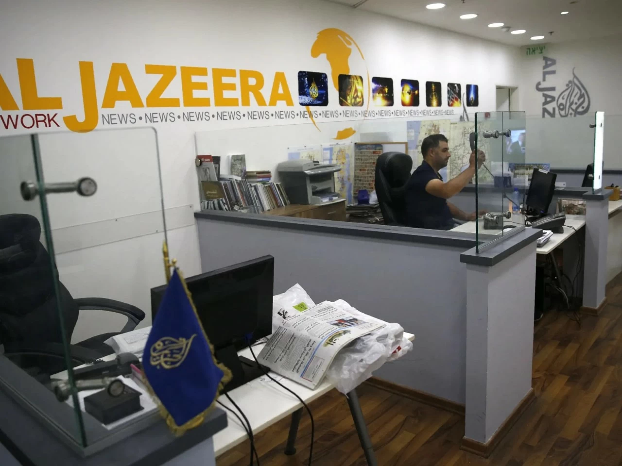 Al Jazeera tuyên bố tiếp tục hoạt động bất chấp sức ép của Israel Al Jazeera tuyên bố tiếp tục hoạt động bất chấp sức ép của Israel