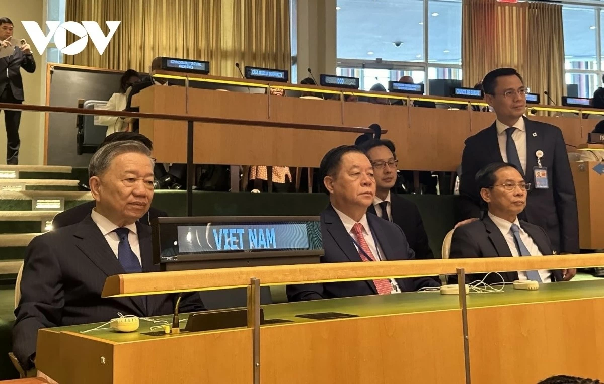 General Secretary and President To Lam led a high-ranking delegation of our country to attend the Conference. General Secretary and President To Lam led a high-ranking delegation of our country to attend the Conference.