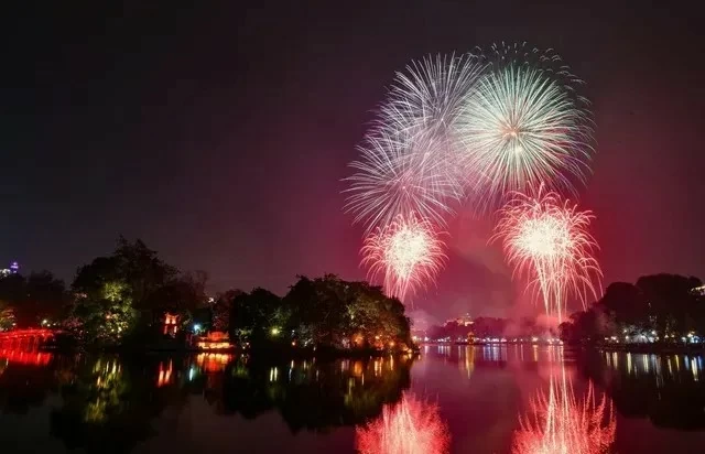 Kỷ niệm 70 năm Ngày Giải phóng Thủ đô: Hà Nội đề xuất dừng bắn pháo hoa tại 29 quận huyện Kỷ niệm 70 năm Ngày Giải phóng Thủ đô: Hà Nội đề xuất dừng bắn pháo hoa tại 29 quận huyện