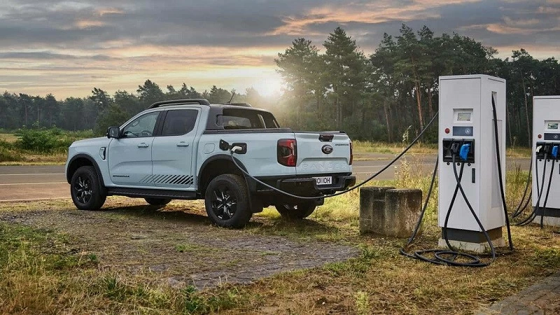 Ford Ranger 2025 có thêm bản hybrid, di chuyển 45 km hoàn toàn bằng điện Ford Ranger 2025 có thêm bản hybrid, di chuyển 45 km hoàn toàn bằng điện