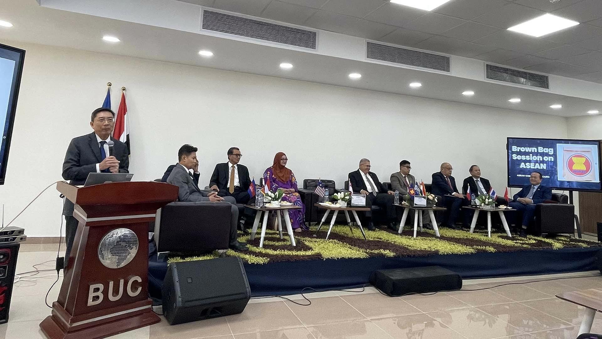 Đại sứ các nước ASEAN tại Cairo giao lưu với sinh viên Đại học Badr ở Cairo Đại sứ các nước ASEAN tại Cairo giao lưu với sinh viên Đại học Badr ở Cairo