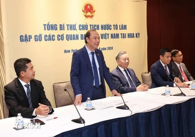 Đại sứ Việt Nam tại Hoa Kỳ Nguyễn Quốc Dũng phát biểu. Tổng Bí thư, Chủ tịch nước Tô Lâm gặp mặt, làm việc với các cơ quan đại diện Việt Nam tại Hoa Kỳ Đại sứ Việt Nam tại Hoa Kỳ Nguyễn Quốc Dũng phát biểu. Tổng Bí thư, Chủ tịch nước Tô Lâm gặp mặt, làm việc với các cơ quan đại diện Việt Nam tại Hoa Kỳ