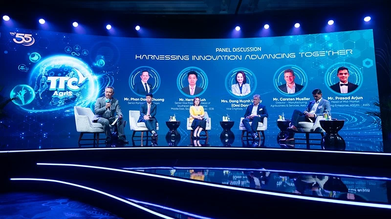 Các chuyên gia và nhà lãnh đạo hàng đầu từ EDB, IFC, EY Việt Nam, AWS cùng TTC AgriS tham gia vào phiên thảo luận với chủ đề “Harnessing Innovation - Advancing Together” tại TTC AgriS International Partner Day 2024. Các chuyên gia và nhà lãnh đạo hàng đầu từ EDB, IFC, EY Việt Nam, AWS cùng TTC AgriS tham gia vào phiên thảo luận với chủ đề “Harnessing Innovation - Advancing Together” tại TTC AgriS International Partner Day 2024.