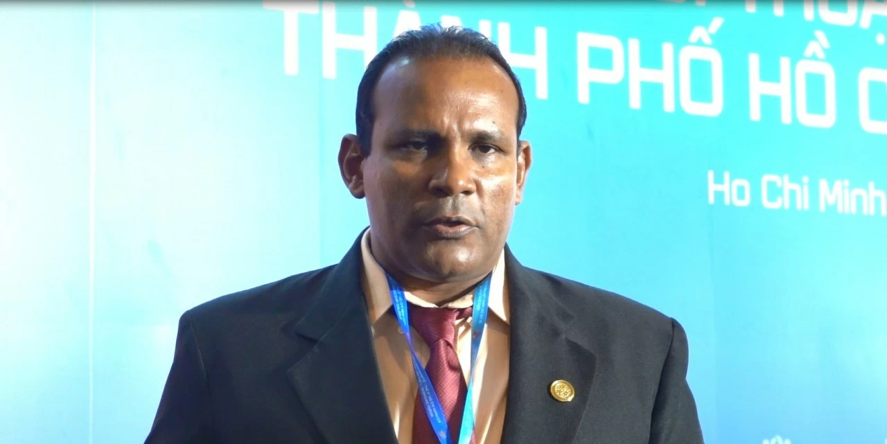 Ông Waldis González Peinado, Phó Thống đốc tỉnh Santiago de Cuba (Cuba) nhấn mạnh tầm quan trọng của cộng đồng doanh nghiệp vừa và nhỏ trong tổng thể nền kinh tế quốc gia. (Ảnh: Nguyễn Bình) Ông Waldis González Peinado, Phó Thống đốc tỉnh Santiago de Cuba (Cuba) nhấn mạnh tầm quan trọng của cộng đồng doanh nghiệp vừa và nhỏ trong tổng thể nền kinh tế quốc gia. (Ảnh: Nguyễn Bình)