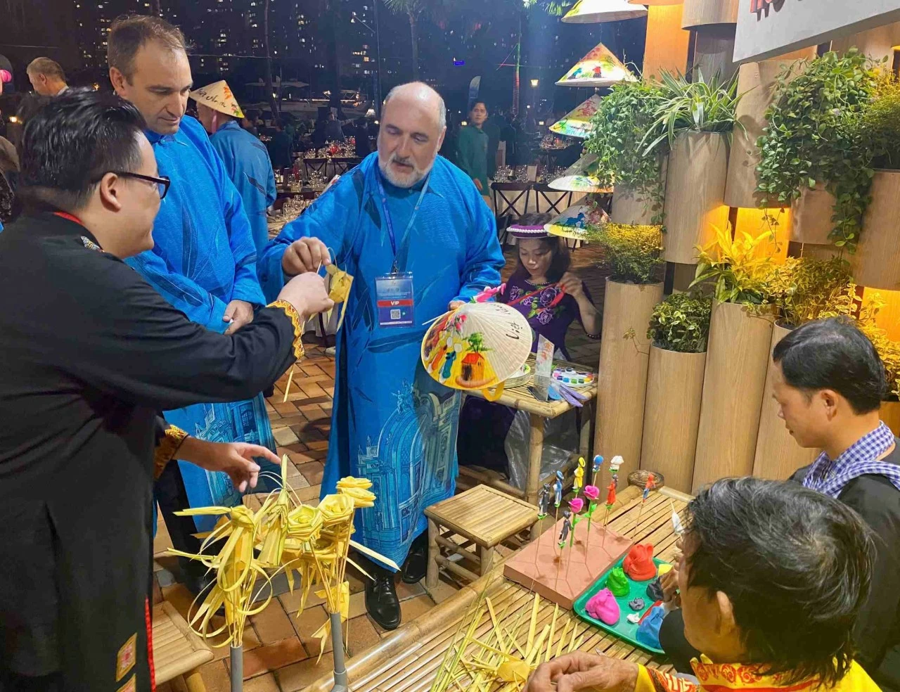 Khách mời quốc tế ấn tượng về một TP. HCM văn minh, hiện đại và nghĩa tình Khách mời quốc tế ấn tượng về một TP. HCM văn minh, hiện đại và nghĩa tình