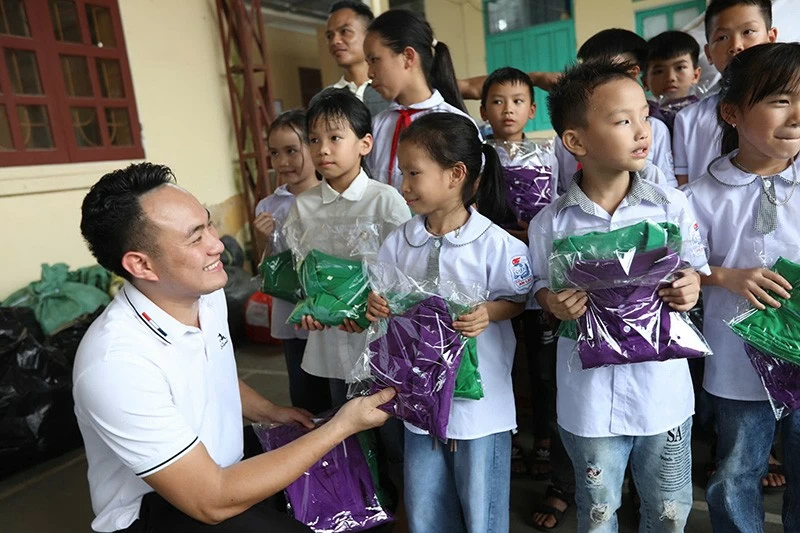 Chi đoàn Báo Thế giới và Việt Nam lan tỏa yêu thương tới điểm trường vùng cao sau bão lũ Chi đoàn Báo Thế giới và Việt Nam lan tỏa yêu thương tới điểm trường vùng cao sau bão lũ