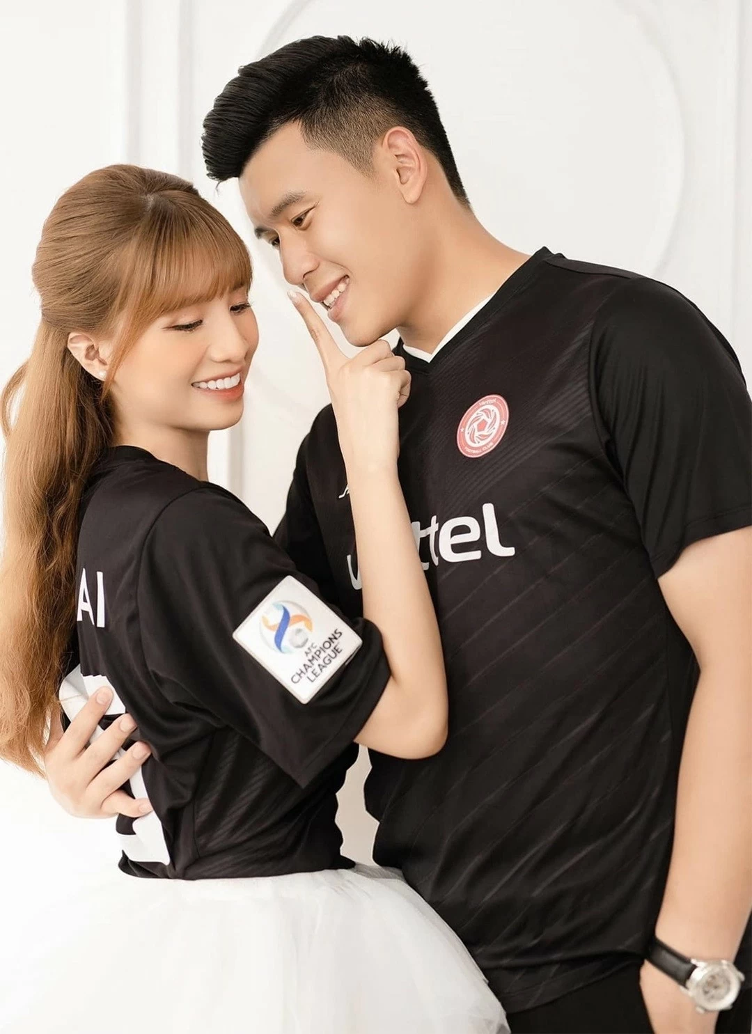 Hậu phương xinh đẹp và đảm đang của các thủ môn Việt Nam Hậu phương xinh đẹp và đảm đang của các thủ môn Việt Nam