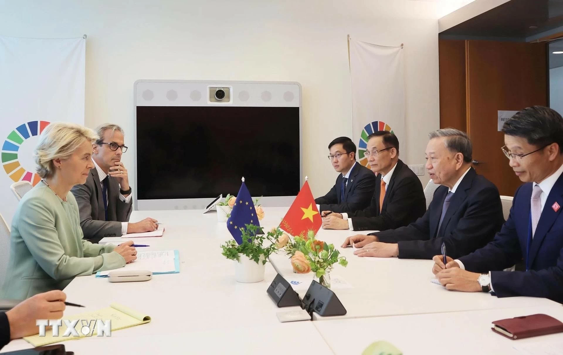 Tổng Bí thư, Chủ tịch nước Tô Lâm gặp Tổng thống Ukraine và Chủ tịch Ủy ban châu Âu Tổng Bí thư, Chủ tịch nước Tô Lâm gặp Tổng thống Ukraine và Chủ tịch Ủy ban châu Âu
