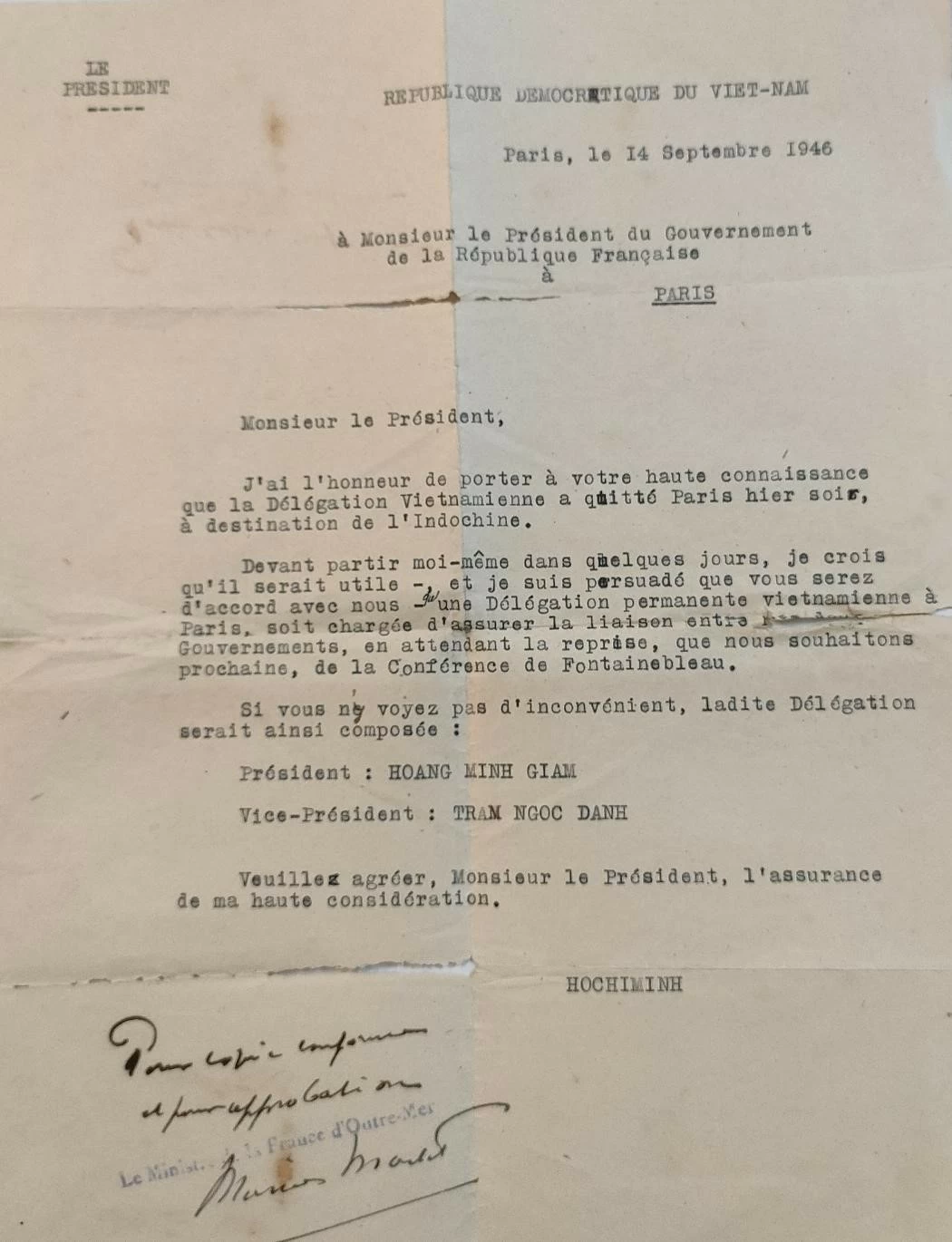 Công thư của Hồ Chủ tịch gửi Chủ tịch CP Pháp Georges Bidault ngày 14-9-1946 cử ô HMG làm trưởng đoàn và ô TND làm phó đoàn đại diện thường trực VN tại Pháp. (Ảnh tư liệu) Công thư của Hồ Chủ tịch gửi Chủ tịch CP Pháp Georges Bidault ngày 14-9-1946 cử ô HMG làm trưởng đoàn và ô TND làm phó đoàn đại diện thường trực VN tại Pháp. (Ảnh tư liệu)