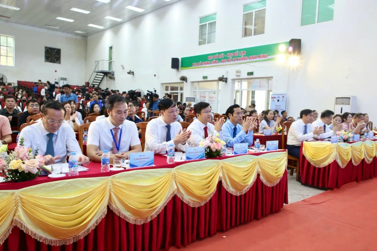 Phát động Cuộc thi 'Chung tay vì an toàn giao thông' năm 2024 Phát động Cuộc thi 'Chung tay vì an toàn giao thông' năm 2024