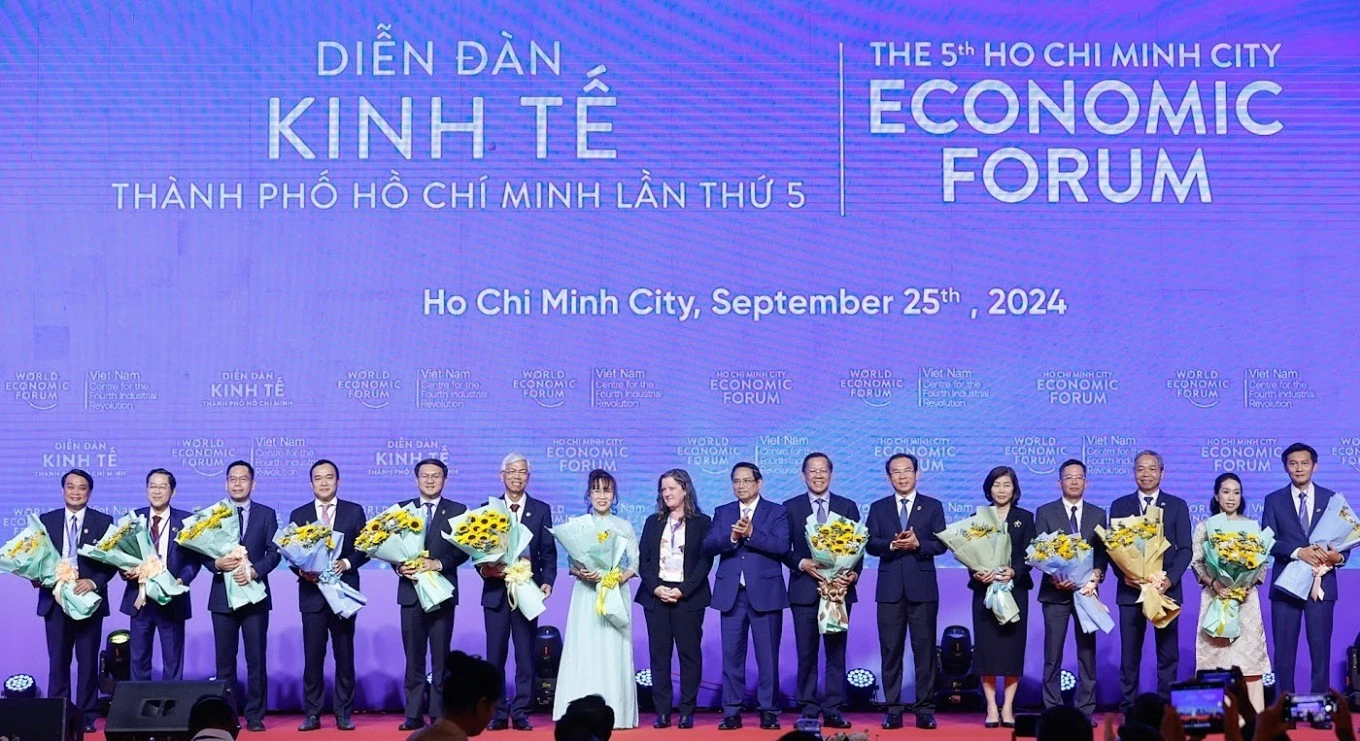 Diễn đàn Kinh tế TP. Hồ Chí Minh 2024: Thủ tướng Phạm Minh Chính đối thoại chính sách với địa phương, doanh nghiệp Diễn đàn Kinh tế TP. Hồ Chí Minh 2024: Thủ tướng Phạm Minh Chính đối thoại chính sách với địa phương, doanh nghiệp