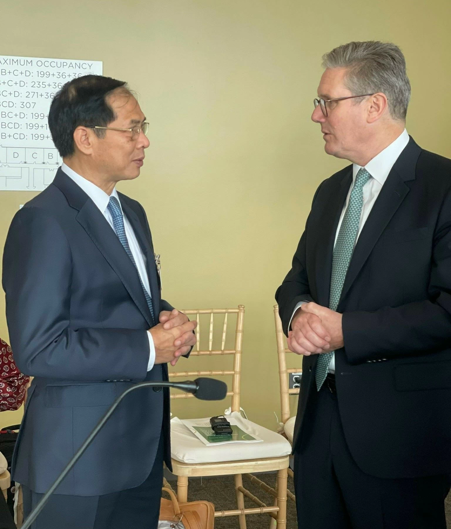 trao đổi thực chất với Thủ tướng Anh Keir Starmer trao đổi thực chất với Thủ tướng Anh Keir Starmer