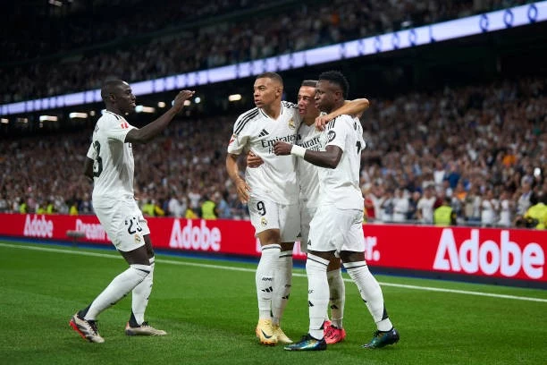 Real Madrid đã thiết lập chuỗi 39 trận bất bại liên tiếp ở La Liga. Real Madrid đã thiết lập chuỗi 39 trận bất bại liên tiếp ở La Liga.