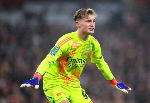 Porter bắt chính cho Arsenal khi mới 16 tuổi 72 ngày. Porter bắt chính cho Arsenal khi mới 16 tuổi 72 ngày.