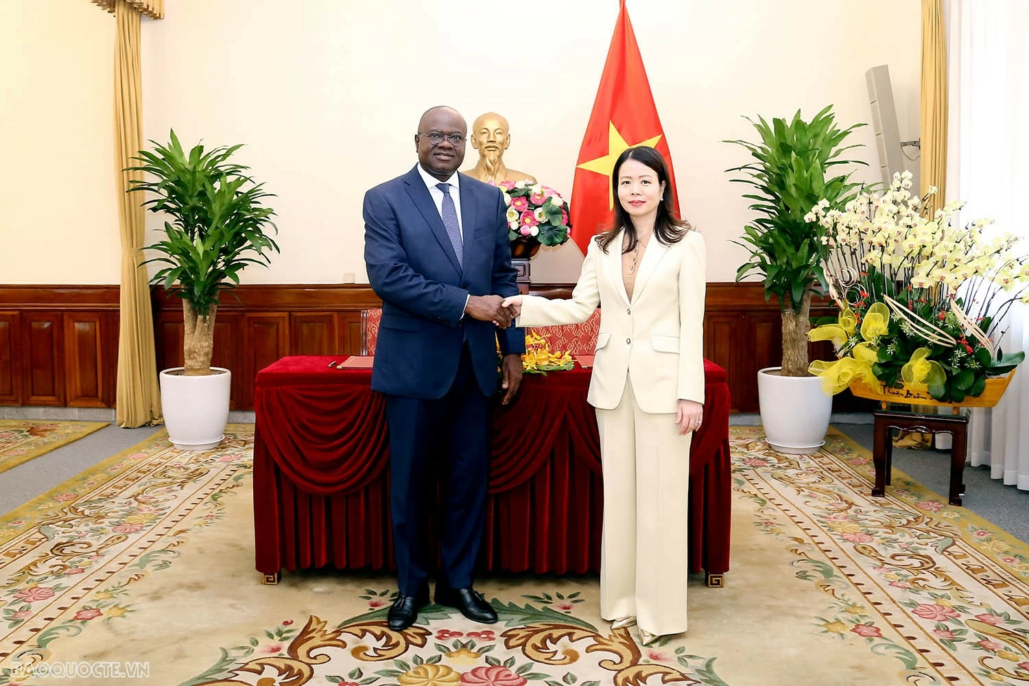 Thứ trưởng Ngoại giao Nguyễn Minh Hằng hội đàm với Thứ trưởng Ngoại giao và Hội nhập khu vực Ghana Thứ trưởng Ngoại giao Nguyễn Minh Hằng hội đàm với Thứ trưởng Ngoại giao và Hội nhập khu vực Ghana