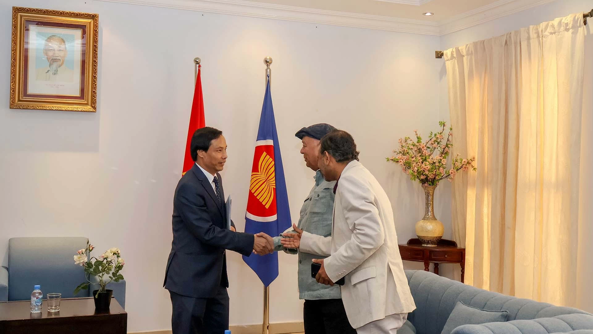 Đại sứ Việt Nam tại Qatar gặp mặt truyền thông, báo chí sở tại Đại sứ Việt Nam tại Qatar gặp mặt truyền thông, báo chí sở tại