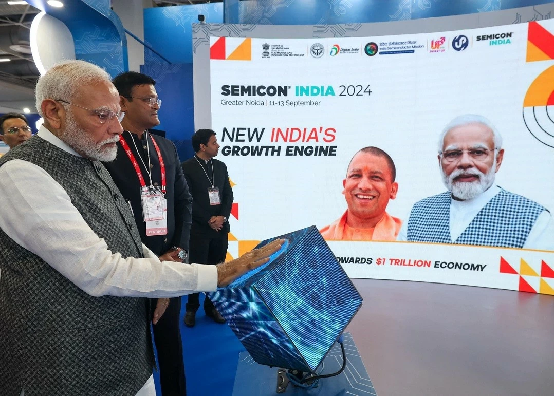 Thủ tướng Ấn Độ Narendra Modi tham quan Triển lãm công nghiệp bán dẫn và điện tử Semicon India 2024. (Nguồn: ISM) Thủ tướng Ấn Độ Narendra Modi tham quan Triển lãm công nghiệp bán dẫn và điện tử Semicon India 2024. (Nguồn: ISM)