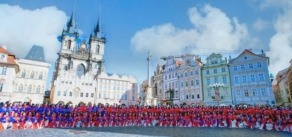 Di sản Áo dài Việt Nam: Giá trị văn hóa kết nối hai dân tộc Việt - Czech Di sản Áo dài Việt Nam: Giá trị văn hóa kết nối hai dân tộc Việt - Czech