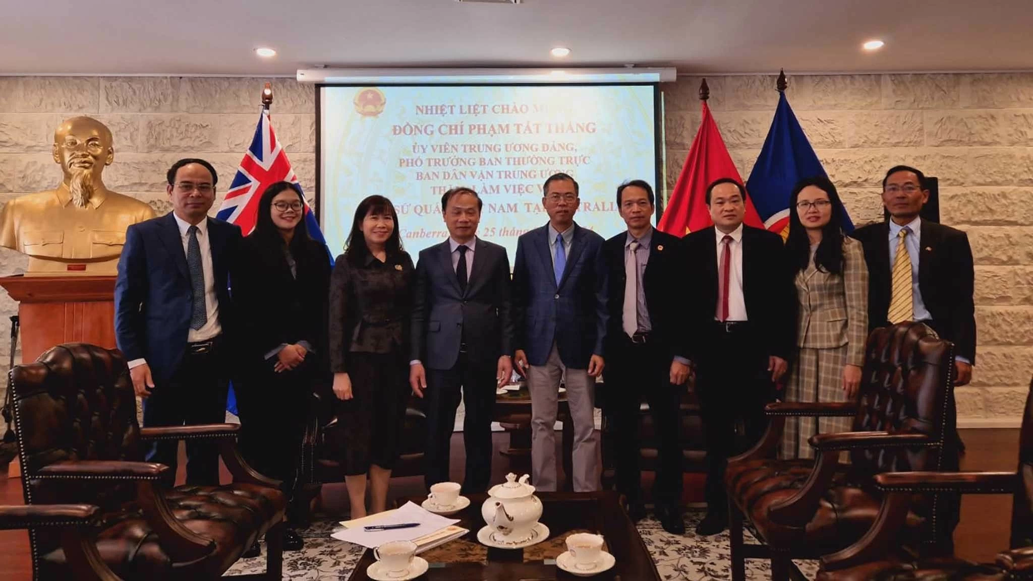 Đoàn công tác của Ban Dân vận Trung ương thăm và làm việc tại Australia Đoàn công tác của Ban Dân vận Trung ương thăm và làm việc tại Australia