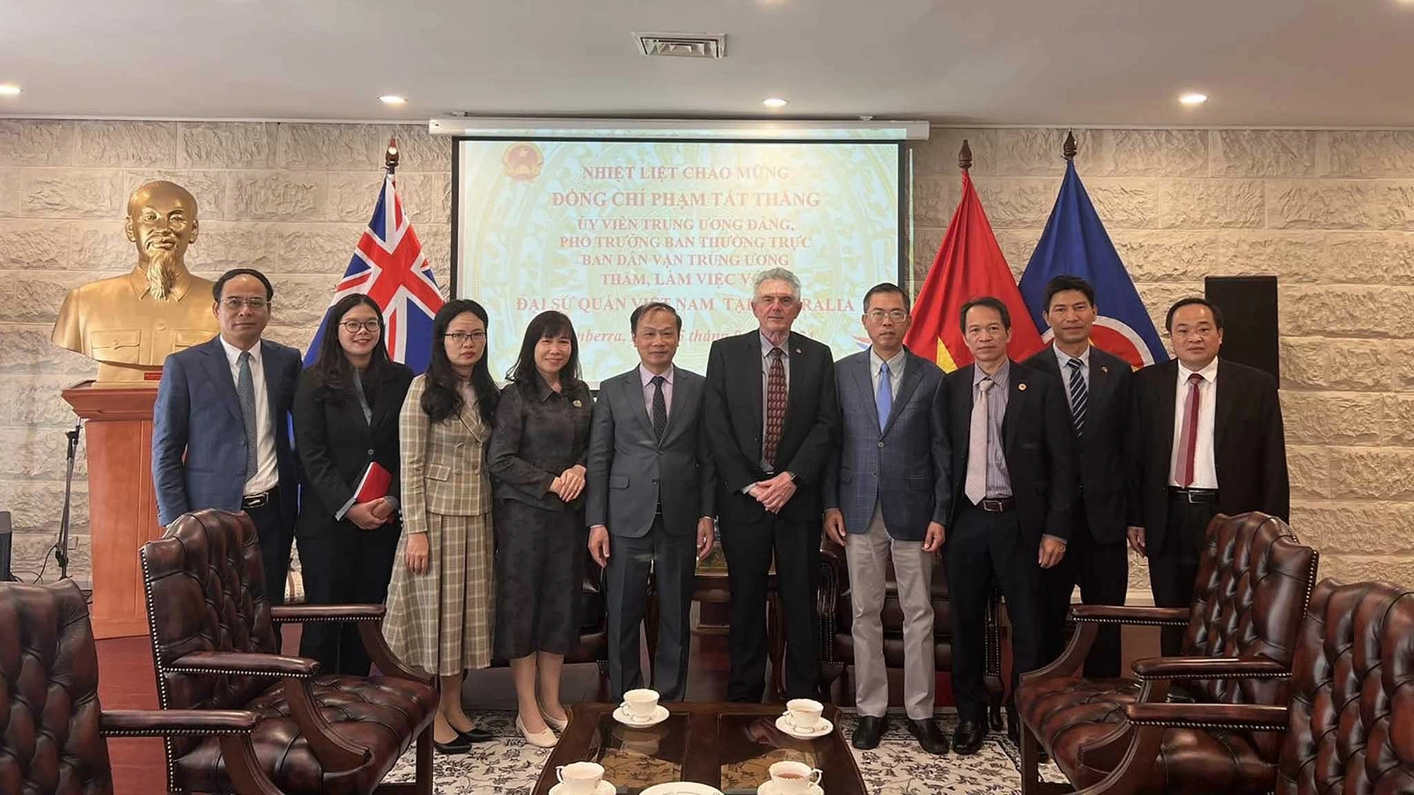 Đoàn công tác của Ban Dân vận Trung ương thăm và làm việc tại Australia Đoàn công tác của Ban Dân vận Trung ương thăm và làm việc tại Australia