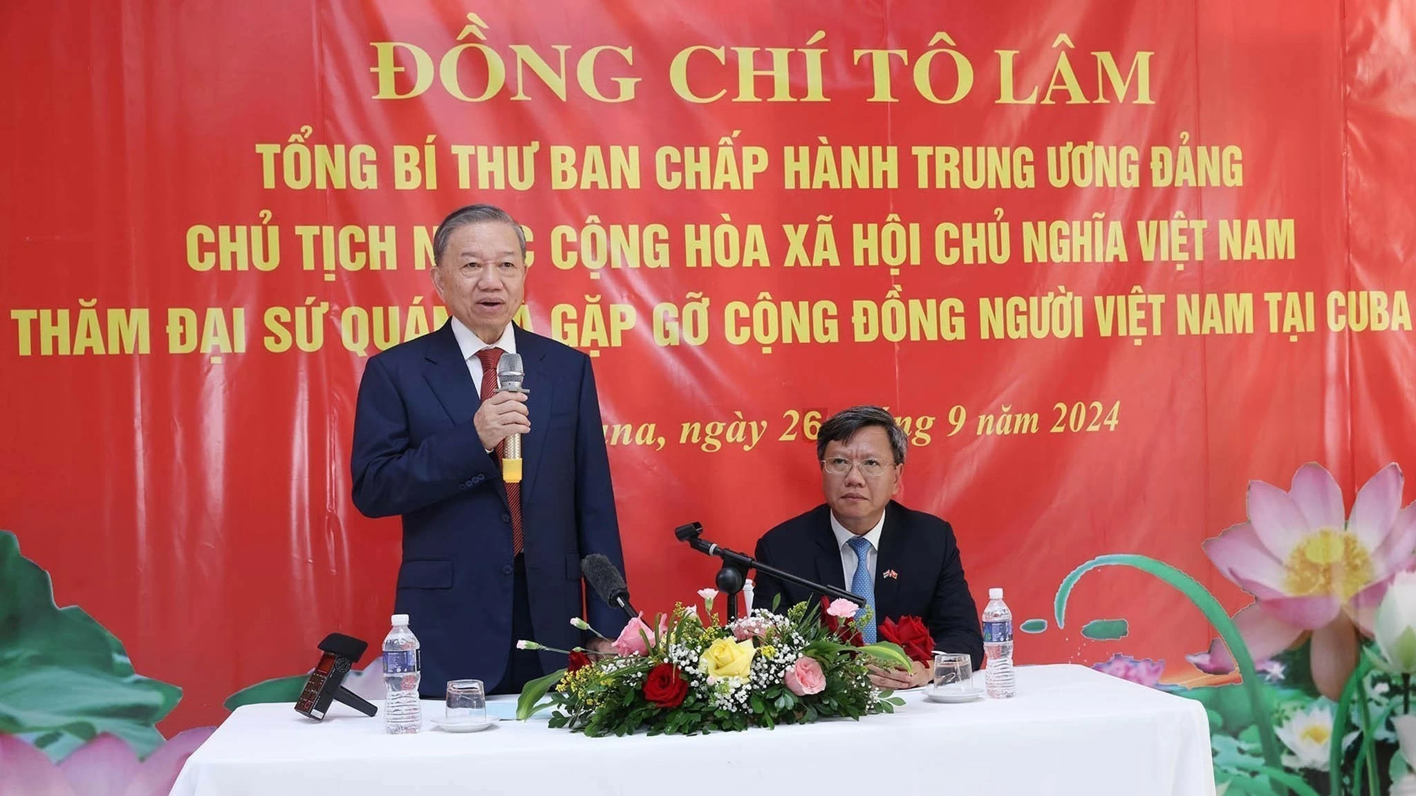 Tổng Bí thư, Chủ tịch nước Tô Lâm nói chuyện với cán bộ, nhân viên Đại sứ quán và cộng đồng người Việt Nam đang sinh sống, làm việc và học tập tại Cuba. (Nguồn: TTXVN) Tổng Bí thư, Chủ tịch nước Tô Lâm nói chuyện với cán bộ, nhân viên Đại sứ quán và cộng đồng người Việt Nam đang sinh sống, làm việc và học tập tại Cuba. (Nguồn: TTXVN)