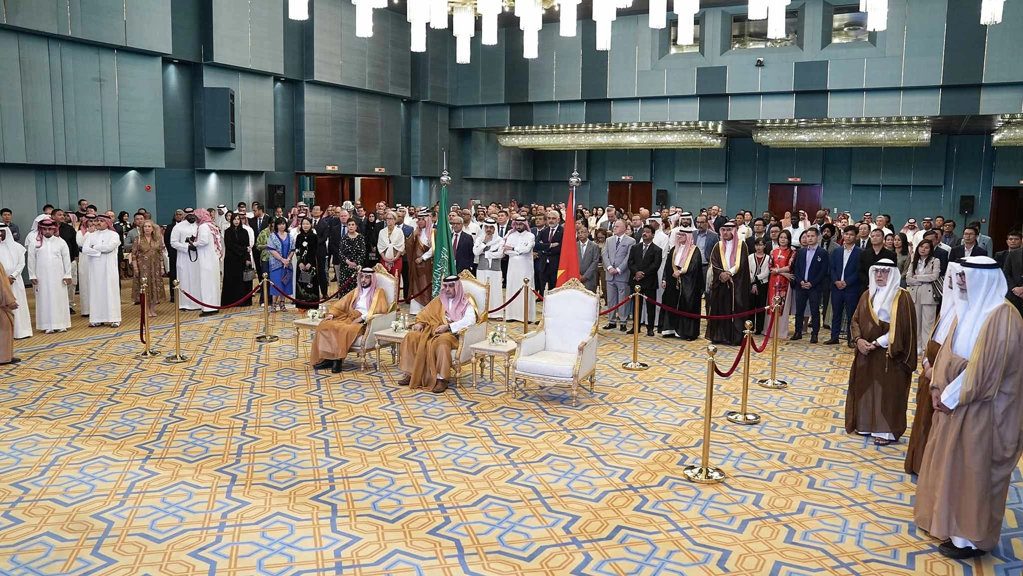Kỷ niệm 79 năm Quốc khánh Việt Nam và 25 năm thiết lập quan hệ ngoại giao Việt Nam-Saudi Arabia: Hướng tới tương lai đầy triển vọng Kỷ niệm 79 năm Quốc khánh Việt Nam và 25 năm thiết lập quan hệ ngoại giao Việt Nam-Saudi Arabia: Hướng tới tương lai đầy triển vọng