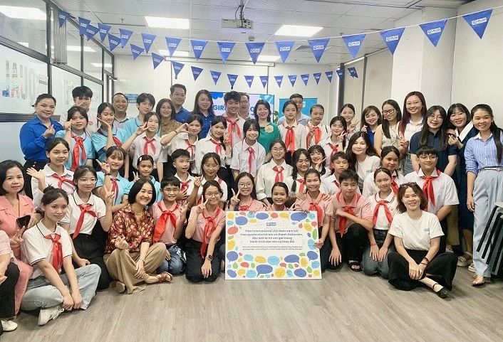 Tăng cơ hội để trẻ em gái thể hiện vai trò lãnh đạo trong các tổ chức và xã hội Trao cơ hội để trẻ em gái thể hiện vai trò lãnh đạo trong các tổ chức và xã hội