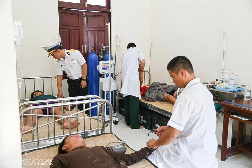 Bệnh xá đảo Song Tử Tây và Sinh Tồn Đông kịp thời cấp cứu ngư dân gặp nạn Bệnh xá đảo Song Tử Tây và Sinh Tồn Đông kịp thời cấp cứu ngư dân gặp nạn