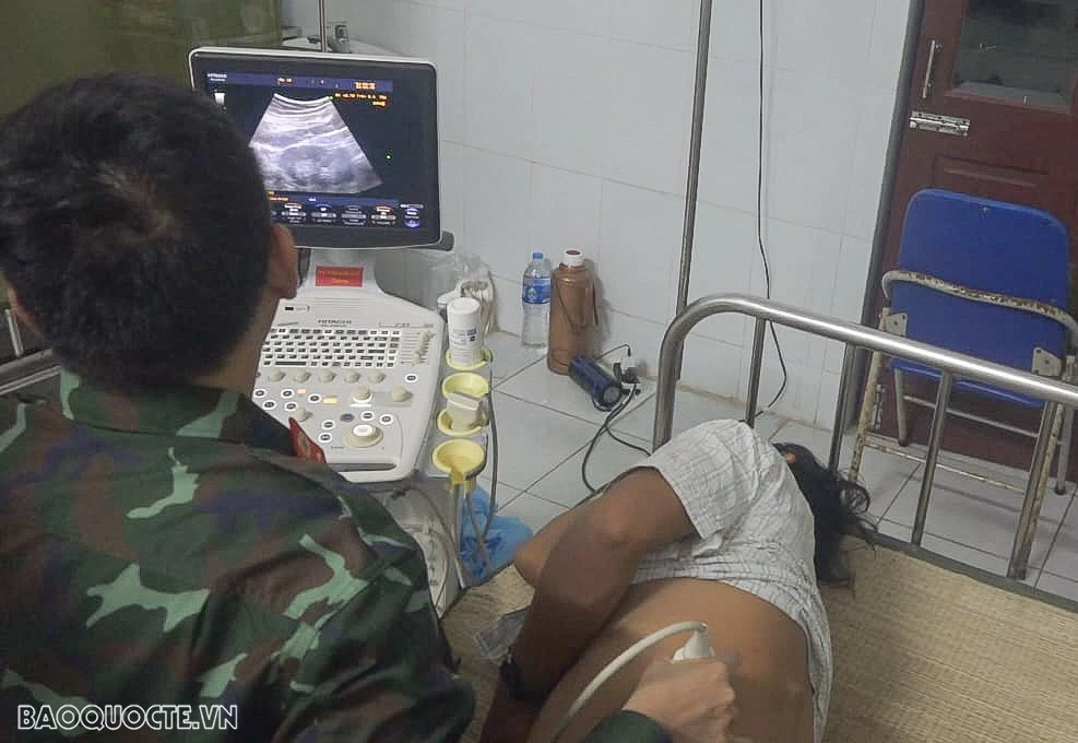 Bệnh xá đảo Song Tử Tây và Sinh Tồn Đông kịp thời cấp cứu ngư dân gặp nạn Bệnh xá đảo Song Tử Tây và Sinh Tồn Đông kịp thời cấp cứu ngư dân gặp nạn