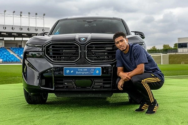 Kylian Mbappe cùng Real Madrid được tặng siêu xe Kylian Mbappe cùng Real Madrid được tặng siêu xe
