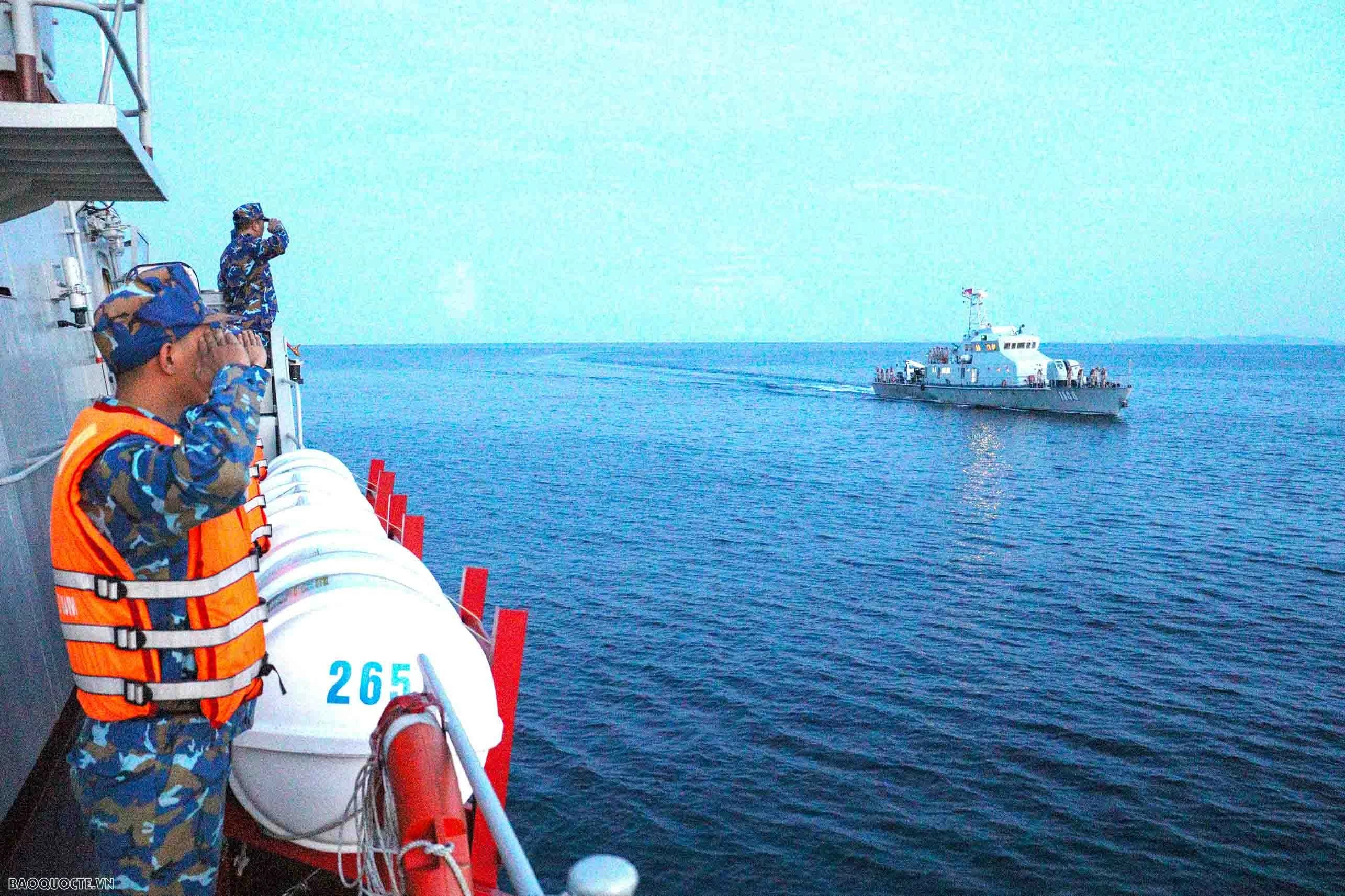 Việt Nam-Campuchia tuần tra chung trên biển Hải quân Việt Nam-Campuchia tuần tra chung trên biển