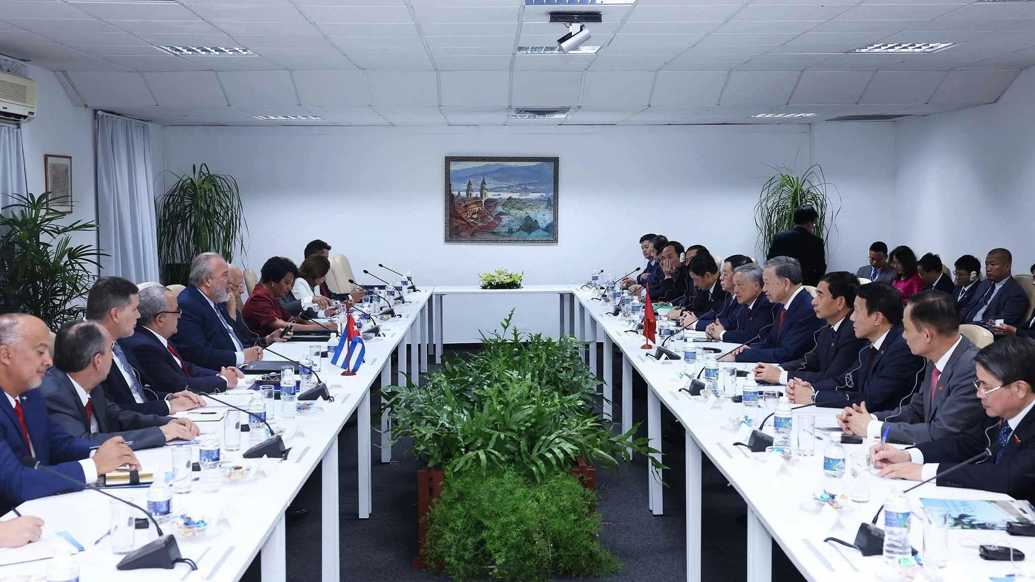 Việt Nam-Cuba phấn đấu nâng kim ngạch thương mại lên 500 triệu USD trong 5 năm tới Việt Nam-Cuba phấn đấu nâng kim ngạch thương mại lên 500 triệu USD trong 5 năm tới