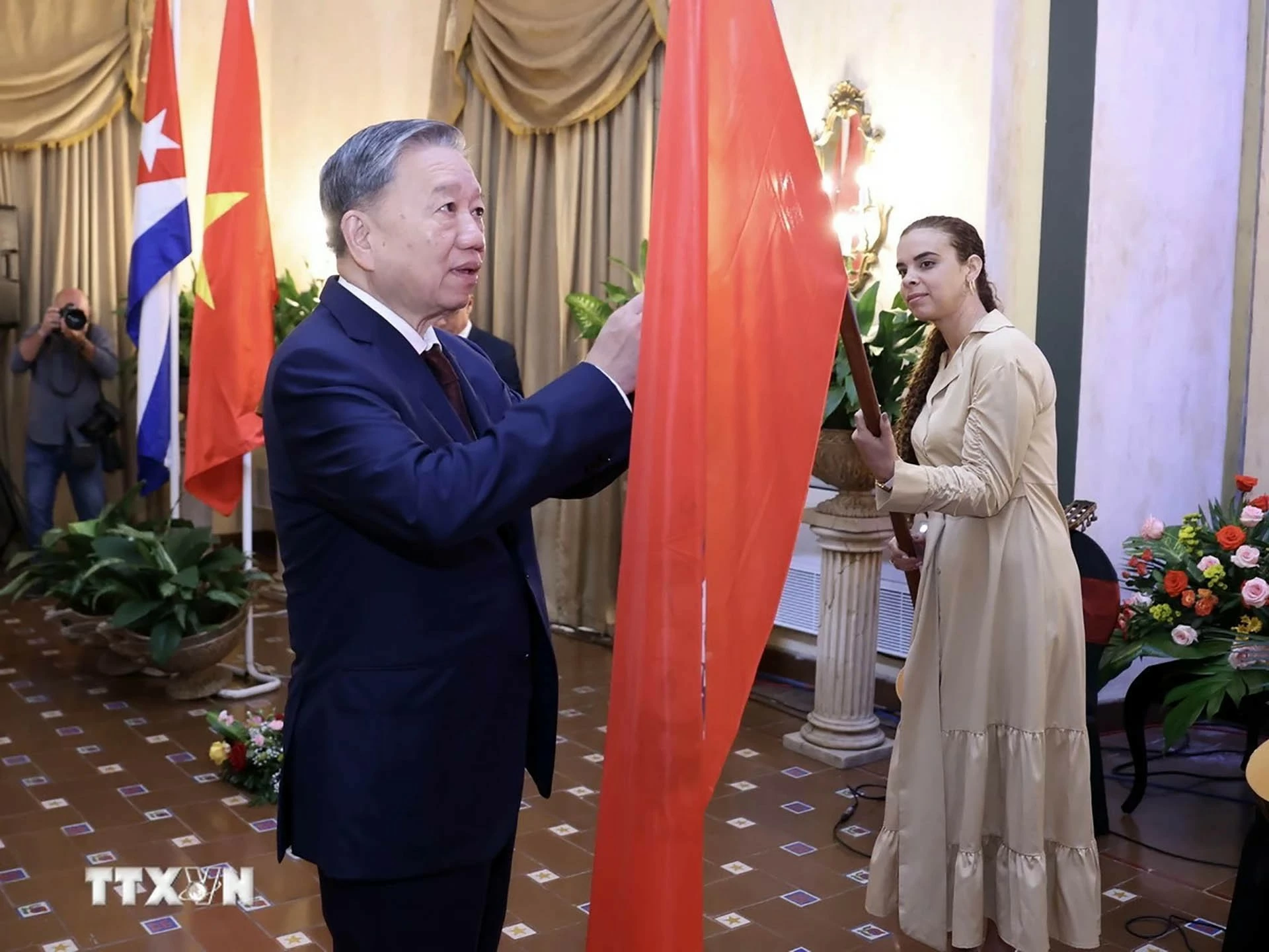 Tổng Bí thư, Chủ tịch nước Tô Lâm gặp gỡ đại biểu hữu nghị nhân dân và thế hệ trẻ Cuba Tổng Bí thư, Chủ tịch nước Tô Lâm gặp gỡ đại biểu hữu nghị nhân dân và thế hệ trẻ Cuba