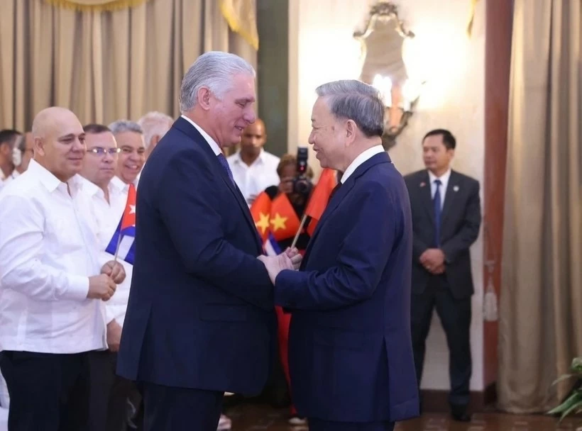 Tổng Bí thư, Chủ tịch nước Tô Lâm và Bí thư thứ nhất Đảng Cộng sản Cuba, Chủ tịch Cuba Miguel Diaz Canel Bermudez tại buổi gặp gỡ đại biểu hữu nghị nhân dân và thế hệ trẻ Cuba. (Ảnh: Lâm Khánh/TTXVN) Tổng Bí thư, Chủ tịch nước Tô Lâm và Bí thư thứ nhất Đảng Cộng sản Cuba, Chủ tịch Cuba Miguel Diaz Canel Bermudez tại buổi gặp gỡ đại biểu hữu nghị nhân dân và thế hệ trẻ Cuba. (Ảnh: Lâm Khánh/TTXVN)