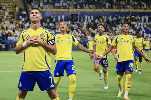 Cristiano Ronaldo ăn mừng bàn thắng. Cristiano Ronaldo ăn mừng bàn thắng.