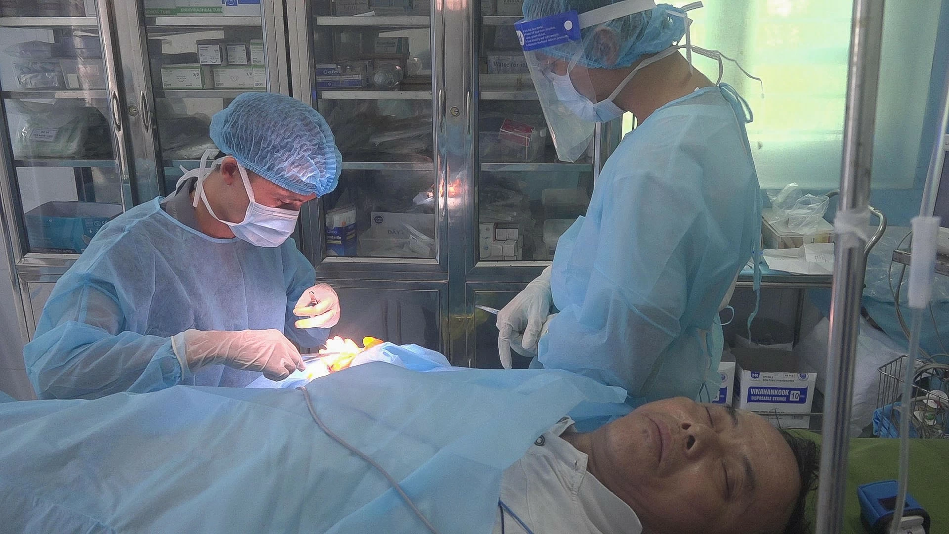 Bệnh xá đảo Song Tử Tây kịp thời tiếp nhận và điều trị cho ngư dân gặp nạn. (Nguồn: Vùng 4 Hải quân cung cấp) Bệnh xá đảo Song Tử Tây kịp thời tiếp nhận và điều trị cho ngư dân gặp nạn. (Nguồn: Vùng 4 Hải quân cung cấp)