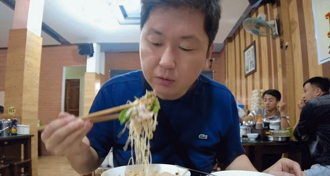 Theo chân khách Nhật thưởng thức phở ‘gọi một được hai’ ở Gia Lai Theo chân khách Nhật thưởng thức phở ‘gọi một được hai’ ở Gia Lai