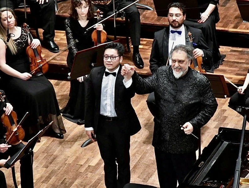 Cuộc hội ngộ đặc biệt của nghệ sĩ piano Lưu Hồng Quang ở quê nhà Cuộc hội ngộ đặc biệt của nghệ sĩ piano Lưu Hồng Quang ở quê nhà