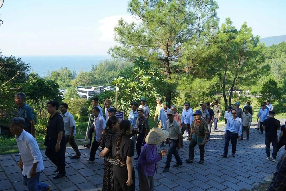 Người dân thập phương đến Quảng Bình tiễn biệt phu nhân Đại tướng Võ Nguyên Giáp Người dân thập phương đến Quảng Bình tiễn biệt phu nhân Đại tướng Võ Nguyên Giáp