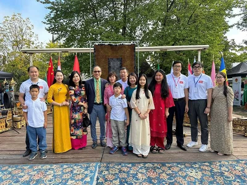Đại sứ quán Việt Nam tham gia Lễ hội văn hóa châu Á tại Bucharest Đại sứ quán Việt Nam tham gia Lễ hội văn hóa châu Á tại Bucharest