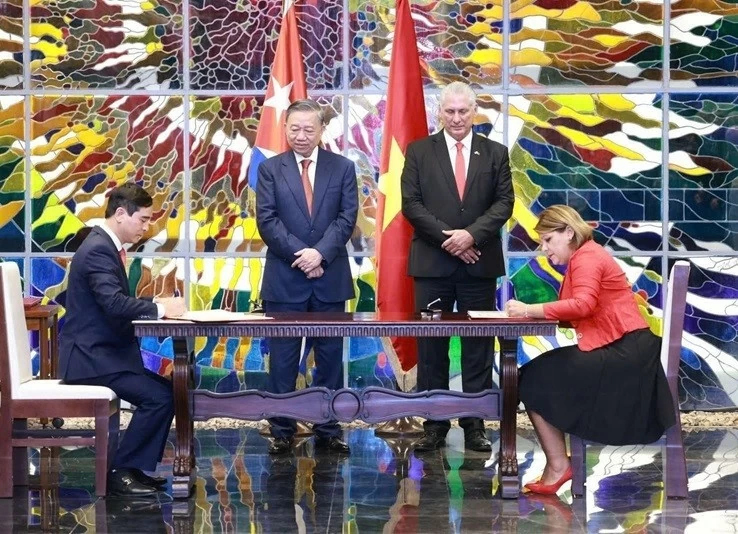 Ký kết Thỏa thuận trao đổi và hợp tác giữa tỉnh Vĩnh Phúc và tỉnh Mayabeque, Cuba Ký kết Thỏa thuận trao đổi và hợp tác giữa tỉnh Vĩnh Phúc và tỉnh Mayabeque, Cuba